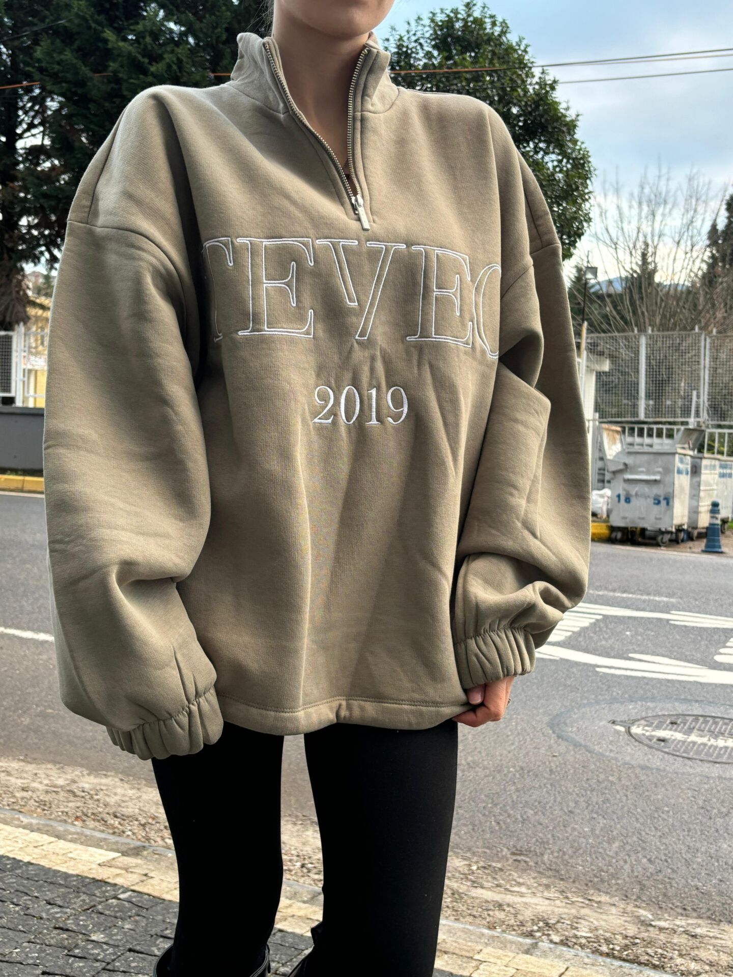 Yarım Fermuarlı Üç İ̇plik Oversize Sweatshirt