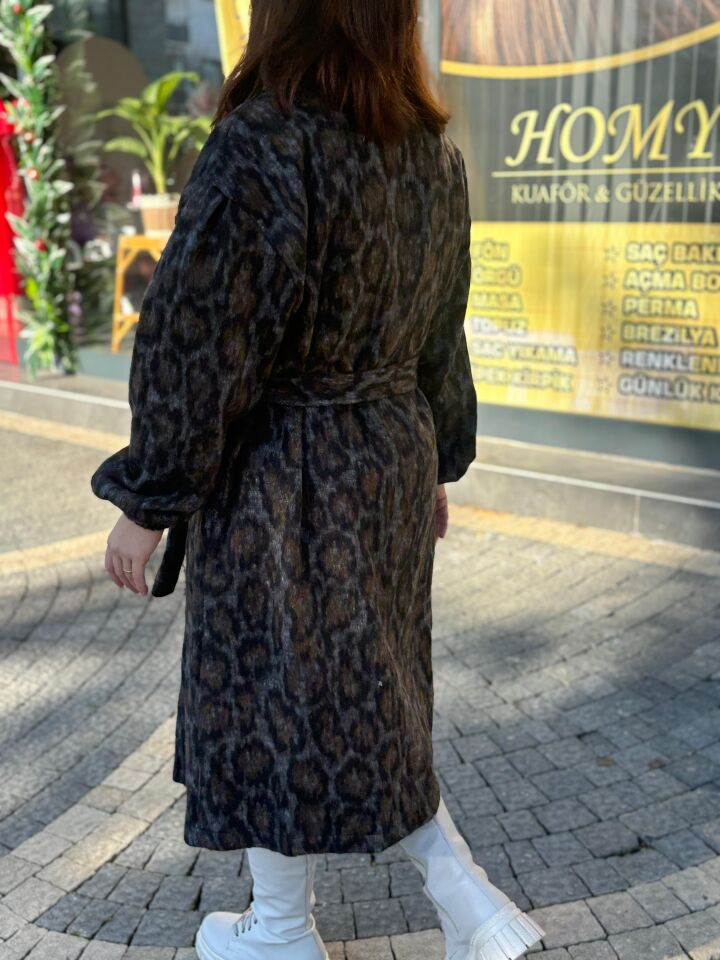 Leopar Desenli Kuşaklı Kaban