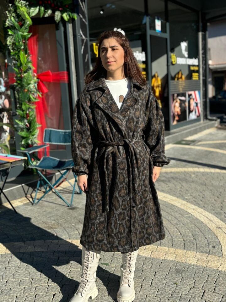 Leopar Desenli Kuşaklı Kaban