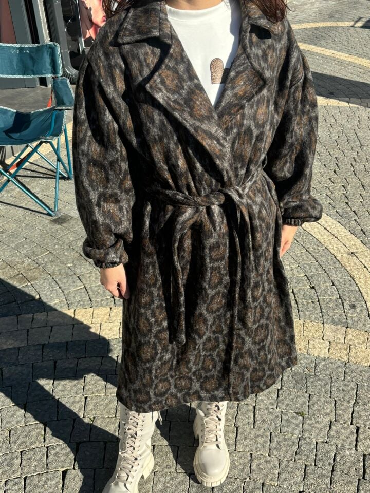 Leopar Desenli Kuşaklı Kaban