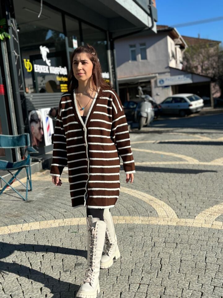 Önü Düğmeli Triko Hırka