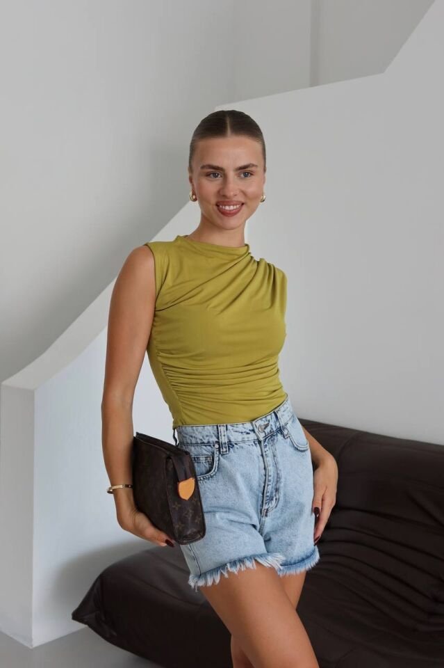 DRAPE BÜZGÜ DETAYLI SANDY BLUZ YEŞİL