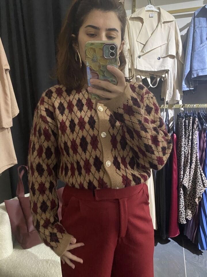 KAHVE BAKLAVA DESENLİ TRİKO HIRKA