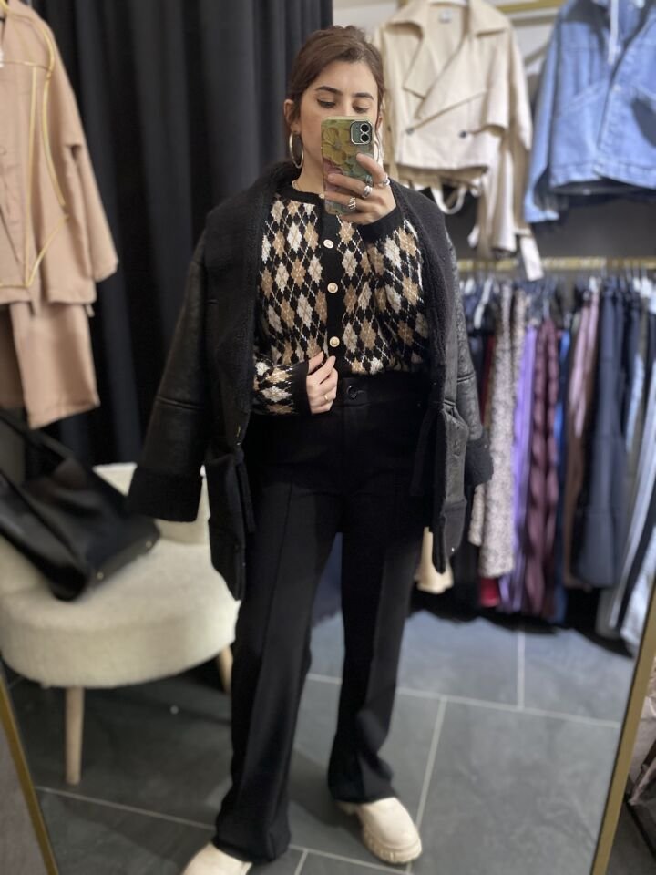 SİYAH BAKLAVA DESEN TRİKO HIRKA