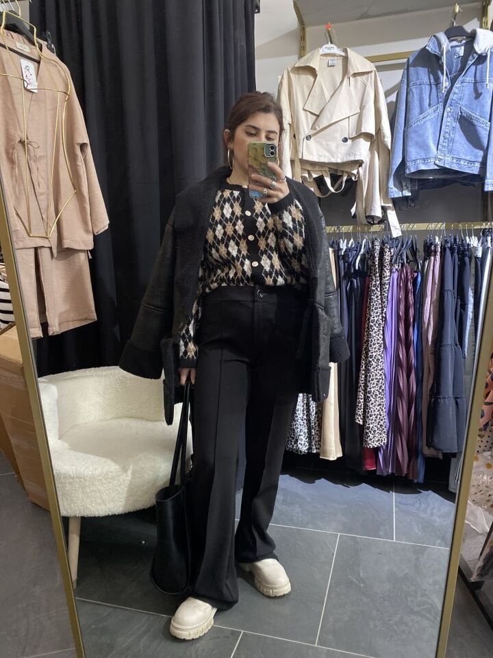 KREP KUMAŞ SİYAH ÇİMALI BOL PAÇA PANTOLON